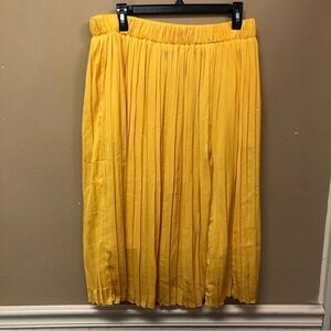 New York & Co 7th Ave Micro Pleated Yellow Pull On Skirt Size L NWT